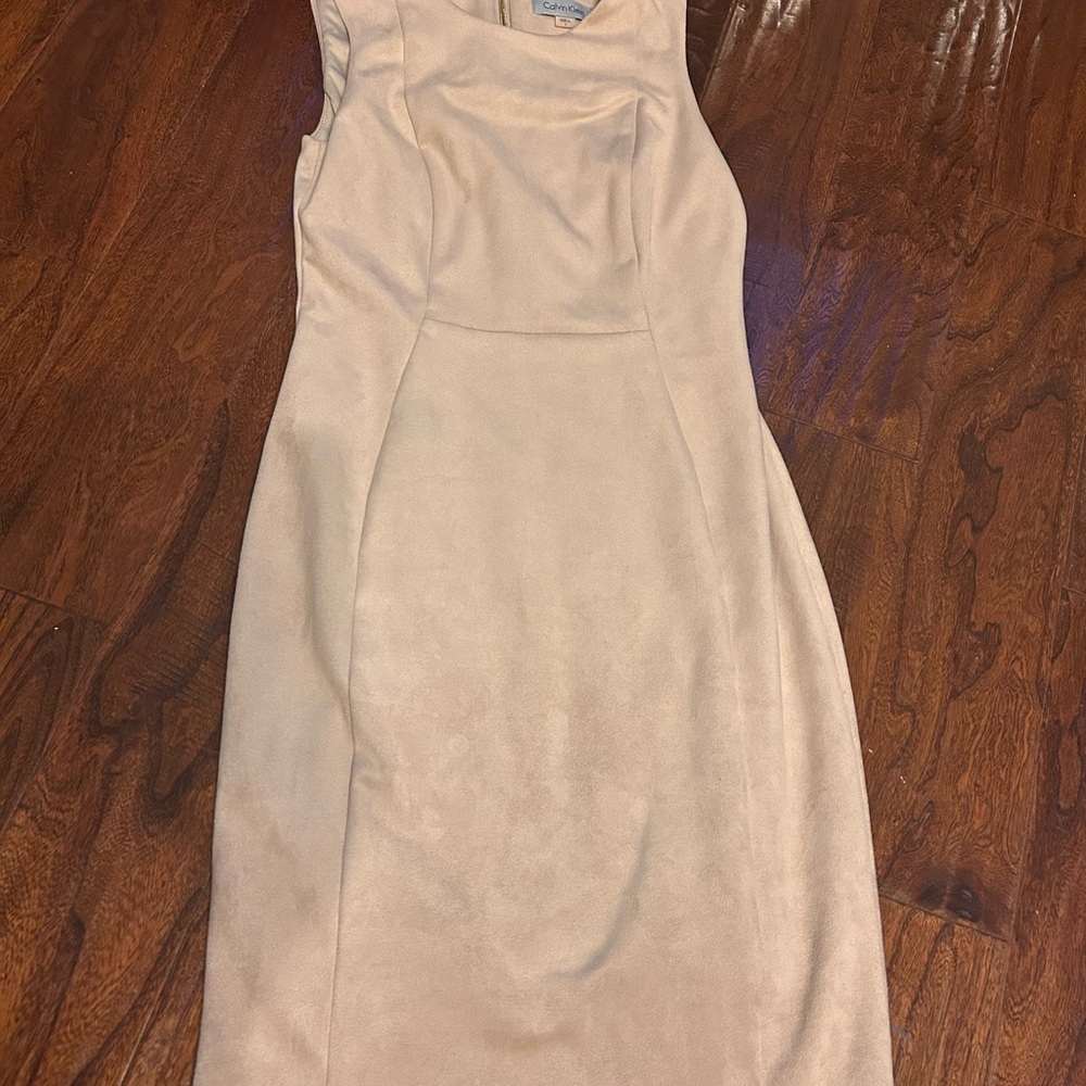 Calvin Klein 4 Elegant sheath midi Beige Sleeveless Dress faux suede/career wear - Picture 3 of 4
